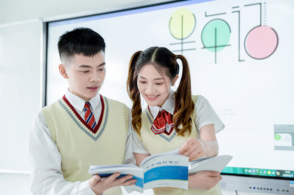 中等職業(yè)學(xué)校怎么報名？